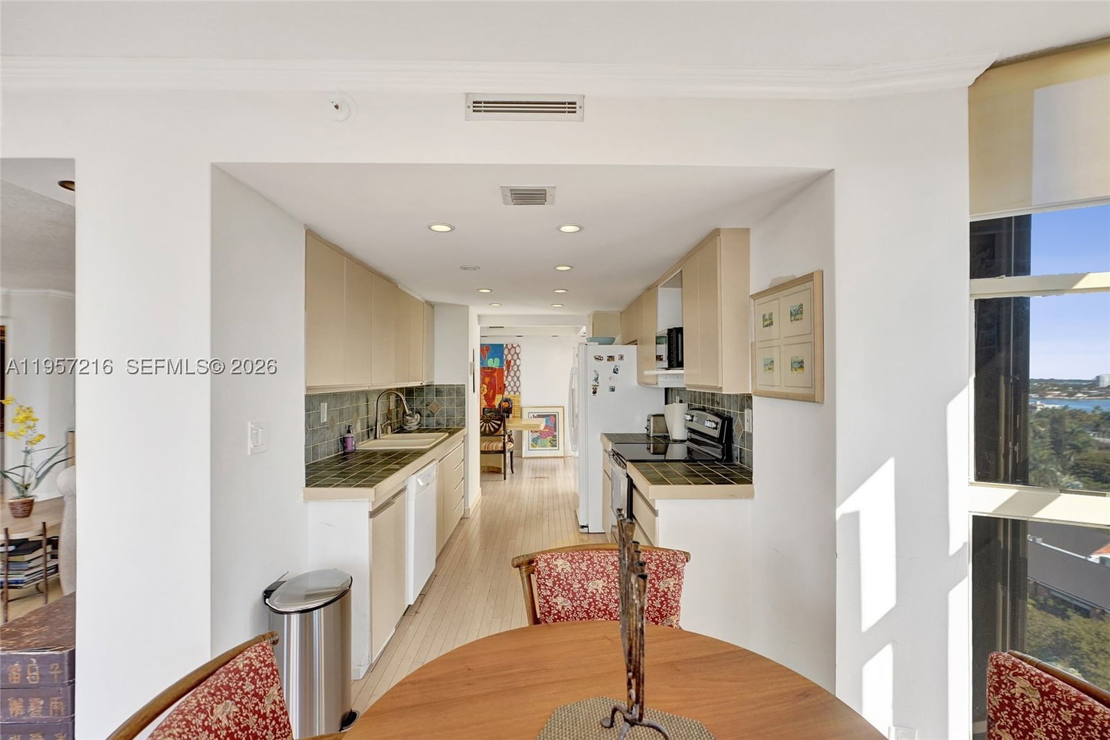 Real estate property located at 1000 Quayside Ter #1402, Miami-dade, Towers Of Quayside Condo, Miami, FL