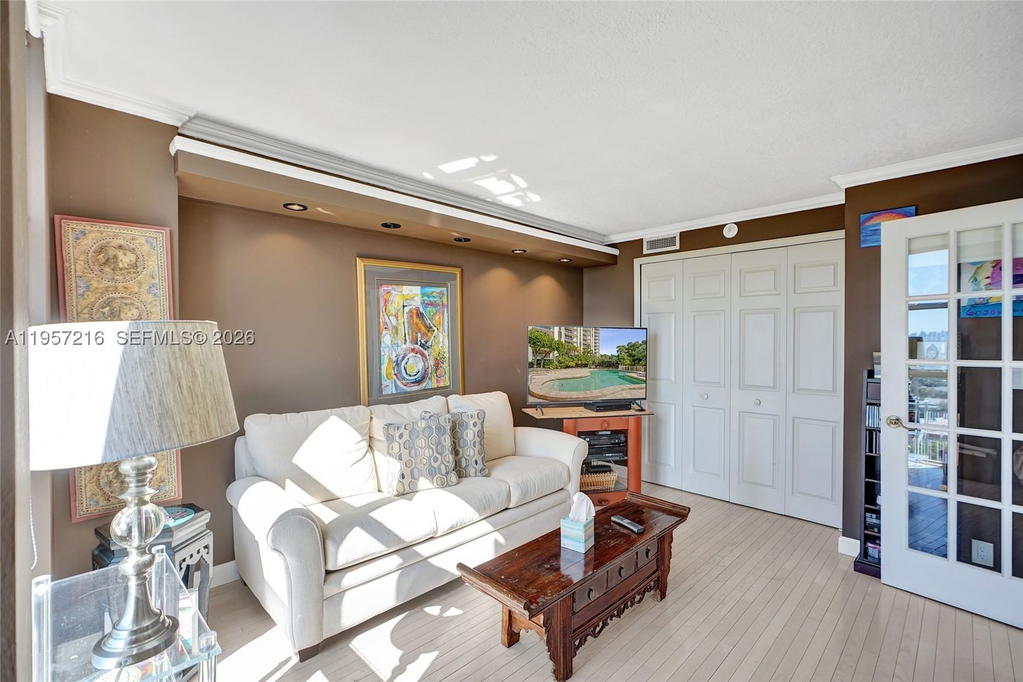 Real estate property located at 1000 Quayside Ter #1402, Miami-dade, Towers Of Quayside Condo, Miami, FL