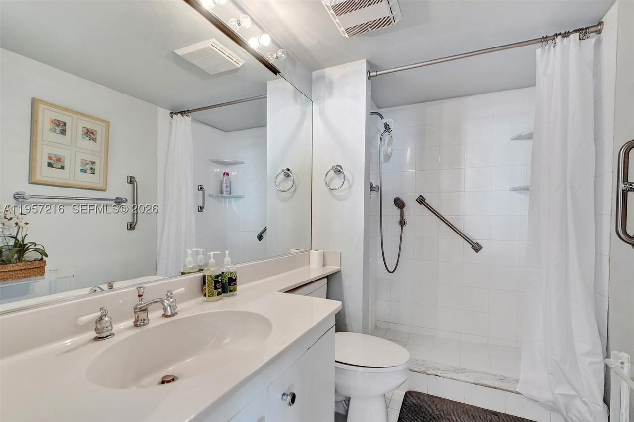 Real estate property located at 1000 Quayside Ter #1402, Miami-dade, Towers Of Quayside Condo, Miami, FL