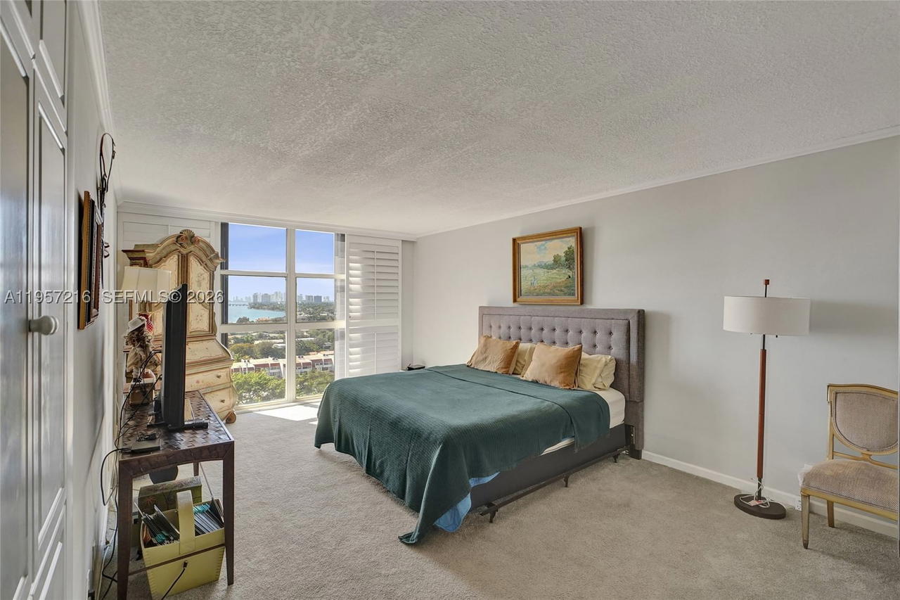 Real estate property located at 1000 Quayside Ter #1402, Miami-dade, Towers Of Quayside Condo, Miami, FL