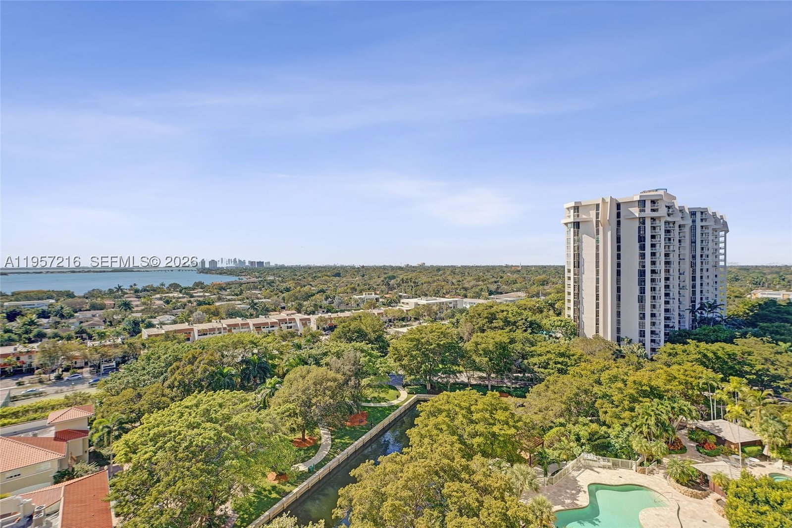 Real estate property located at 1000 Quayside Ter #1402, Miami-dade, Towers Of Quayside Condo, Miami, FL