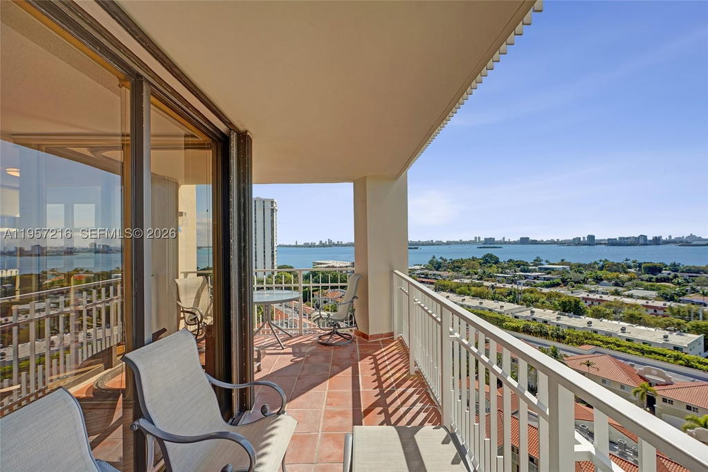 Real estate property located at 1000 Quayside Ter #1402, Miami-dade, Towers Of Quayside Condo, Miami, FL