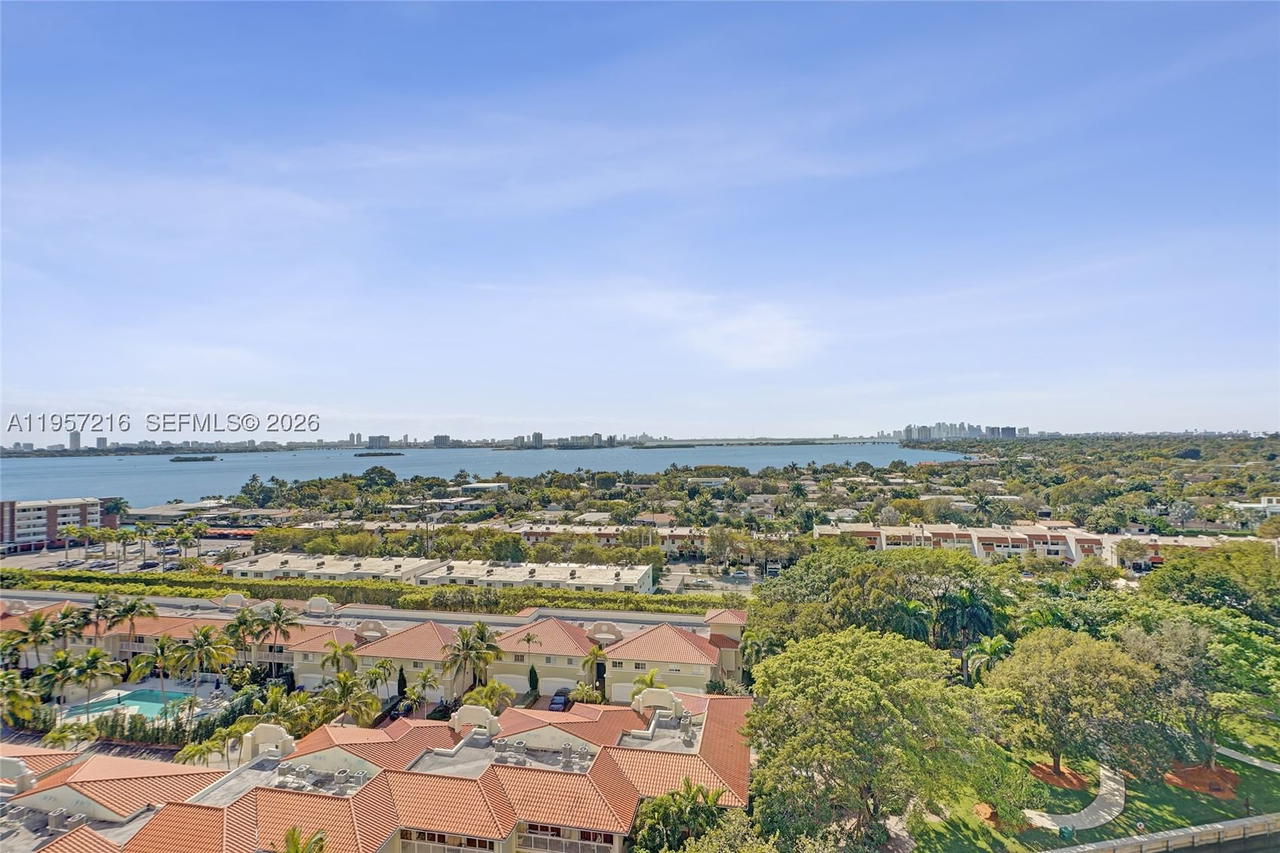 Real estate property located at 1000 Quayside Ter #1402, Miami-dade, Towers Of Quayside Condo, Miami, FL