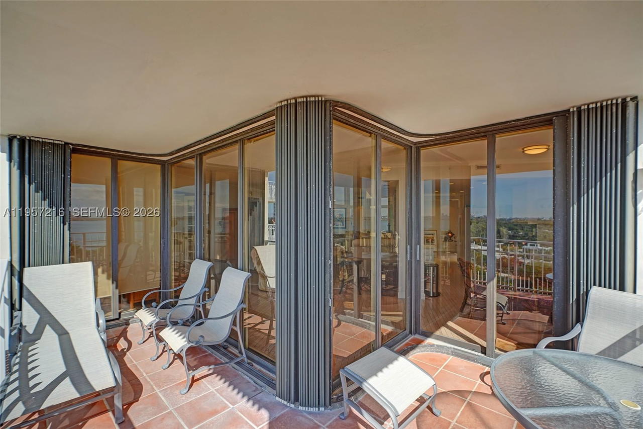 Real estate property located at 1000 Quayside Ter #1402, Miami-dade, Towers Of Quayside Condo, Miami, FL
