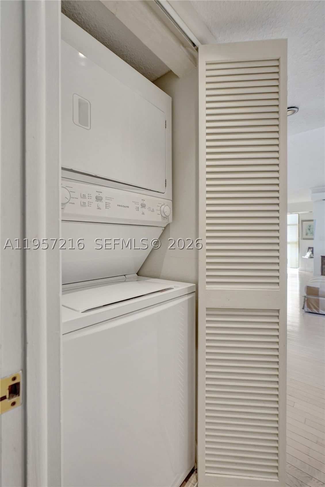 Real estate property located at 1000 Quayside Ter #1402, Miami-dade, Towers Of Quayside Condo, Miami, FL