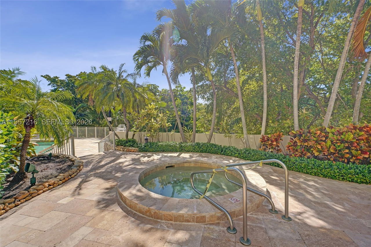 Real estate property located at 1000 Quayside Ter #1402, Miami-dade, Towers Of Quayside Condo, Miami, FL