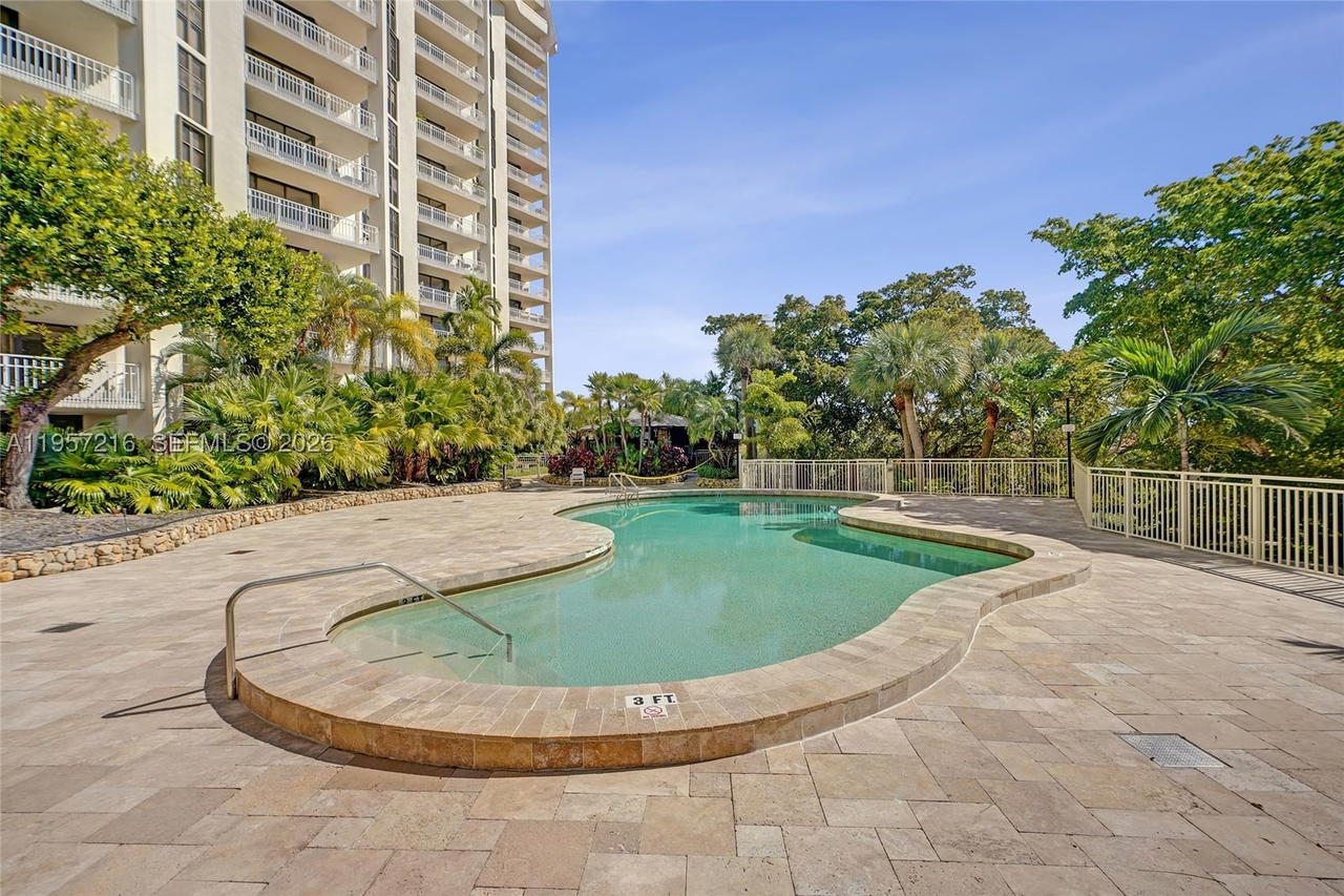 Real estate property located at 1000 Quayside Ter #1402, Miami-dade, Towers Of Quayside Condo, Miami, FL