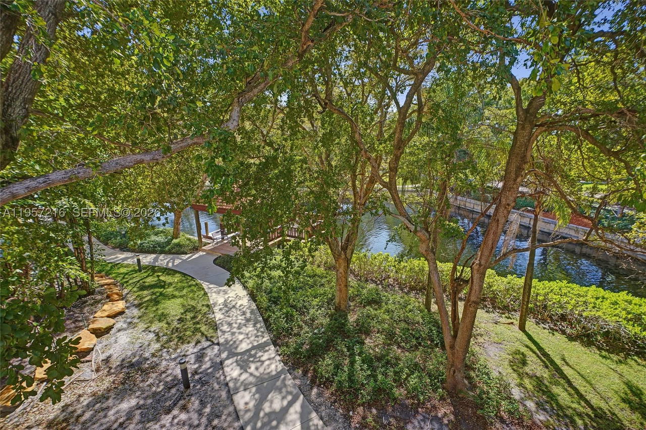 Real estate property located at 1000 Quayside Ter #1402, Miami-dade, Towers Of Quayside Condo, Miami, FL