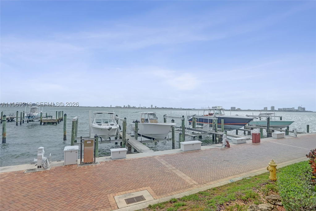 Real estate property located at 1000 Quayside Ter #1402, Miami-dade, Towers Of Quayside Condo, Miami, FL