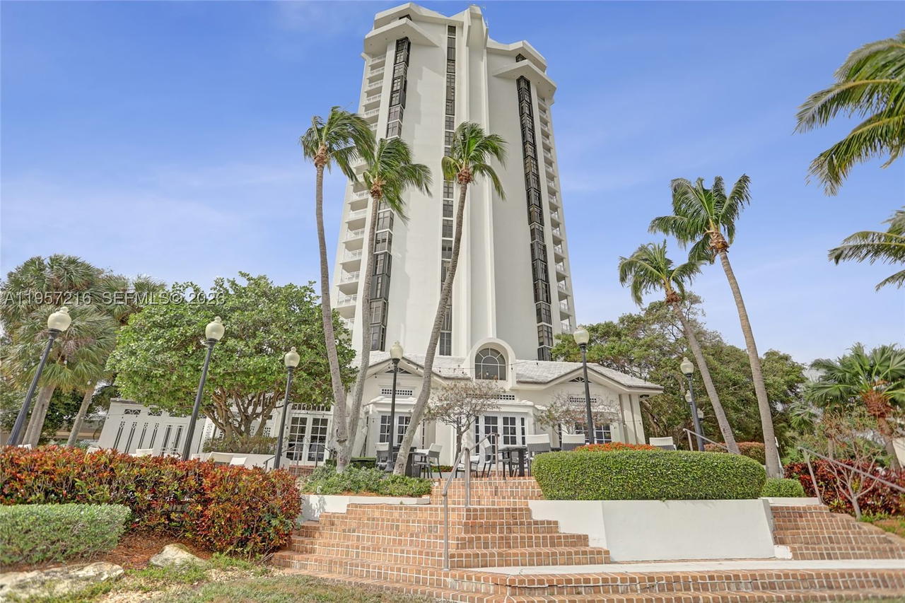 Real estate property located at 1000 Quayside Ter #1402, Miami-dade, Towers Of Quayside Condo, Miami, FL