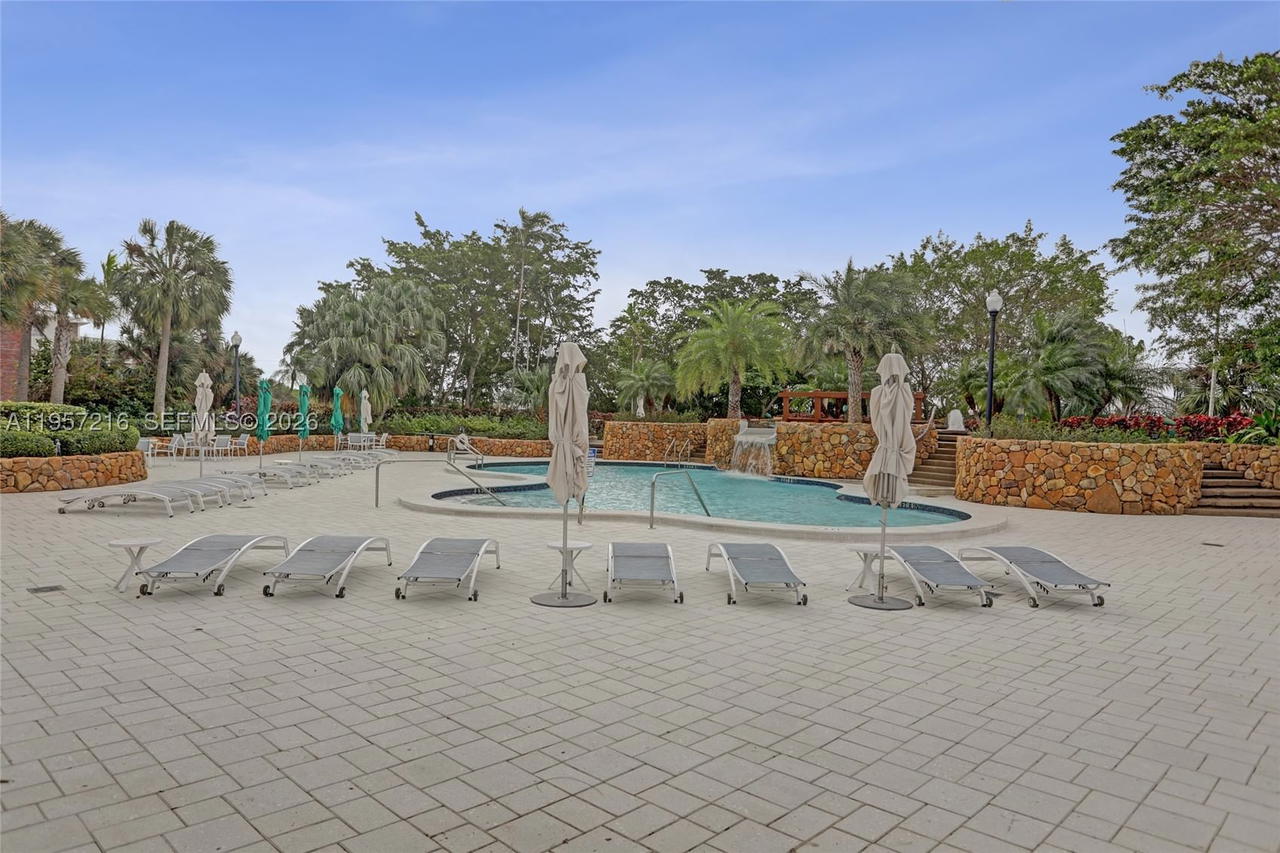 Real estate property located at 1000 Quayside Ter #1402, Miami-dade, Towers Of Quayside Condo, Miami, FL
