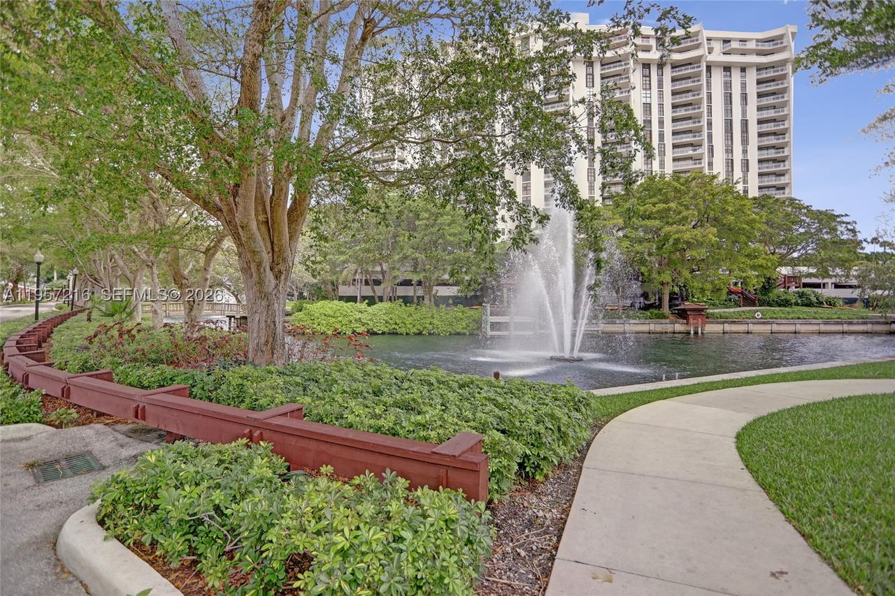 Real estate property located at 1000 Quayside Ter #1402, Miami-dade, Towers Of Quayside Condo, Miami, FL