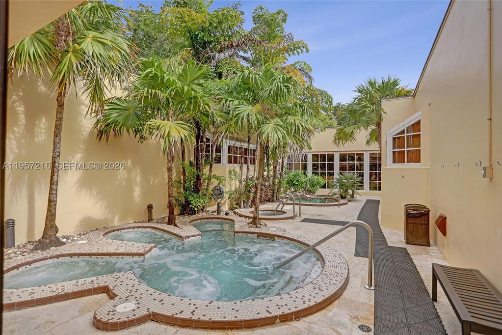 Real estate property located at 1000 Quayside Ter #1402, Miami-dade, Towers Of Quayside Condo, Miami, FL