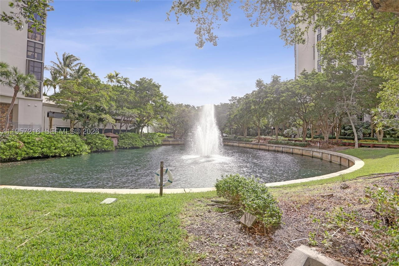 Real estate property located at 1000 Quayside Ter #1402, Miami-dade, Towers Of Quayside Condo, Miami, FL