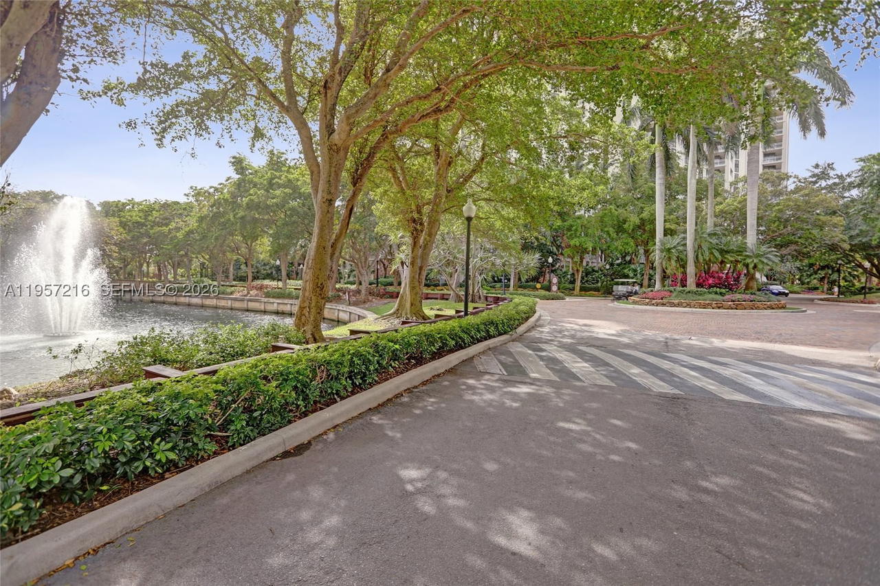 Real estate property located at 1000 Quayside Ter #1402, Miami-dade, Towers Of Quayside Condo, Miami, FL