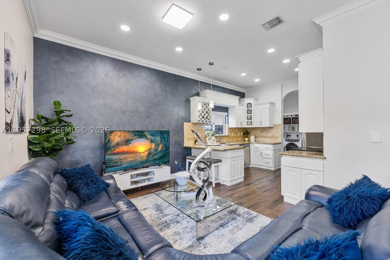 Real estate property located at 14200 160th Ct, Miami-dade, Fantasy Reef, Miami, FL