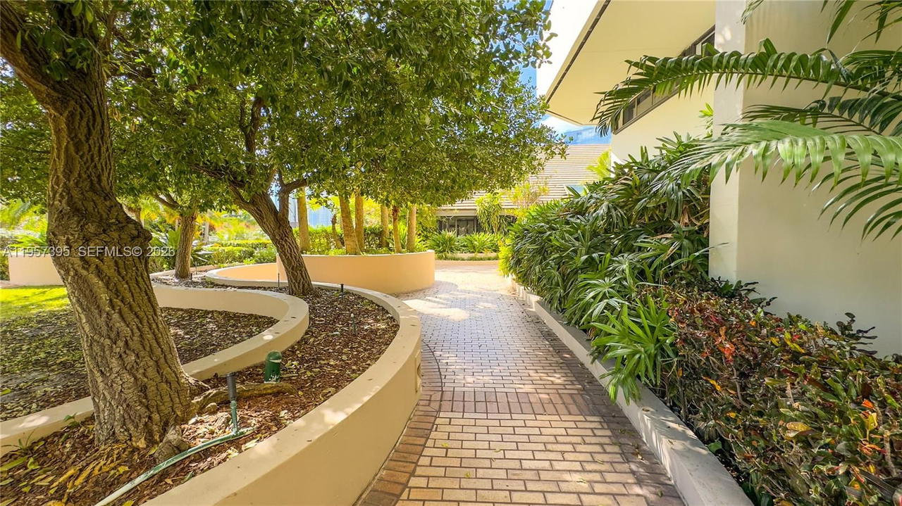 Real estate property located at 520 Brickell Key Dr A619, Miami-dade, Brickell Key One Condo, Miami, FL