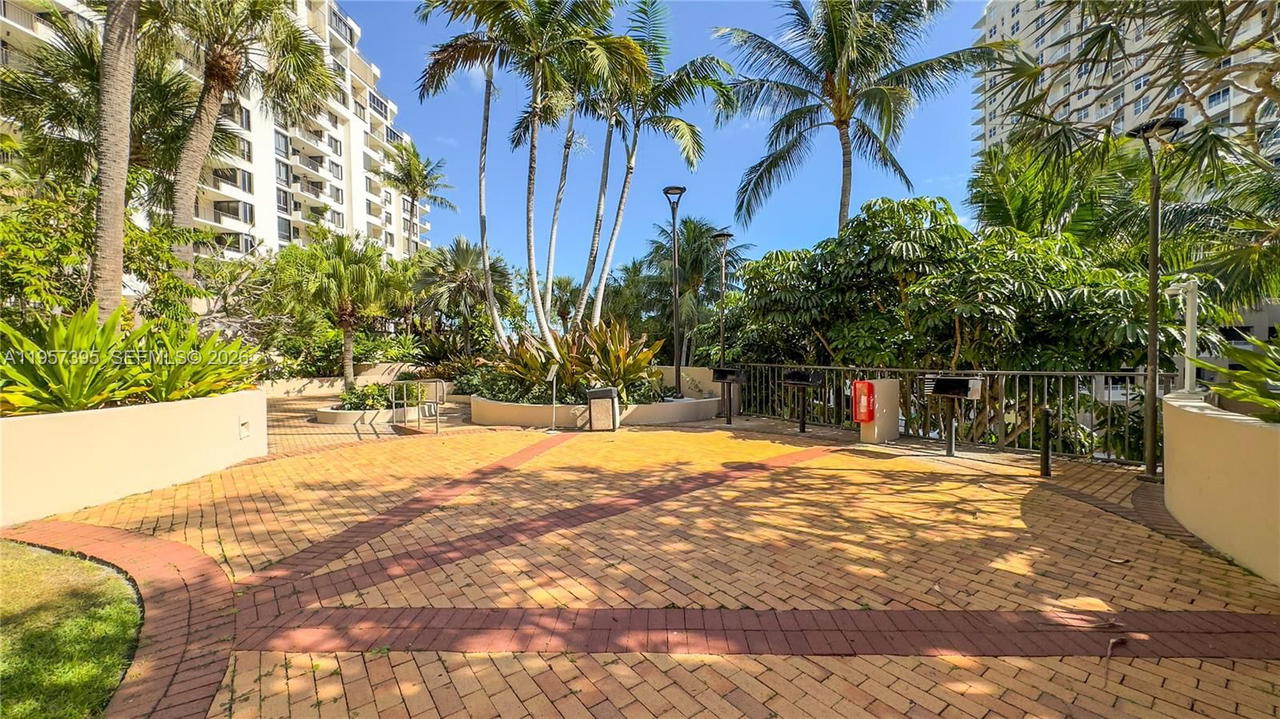 Real estate property located at 520 Brickell Key Dr A619, Miami-dade, Brickell Key One Condo, Miami, FL