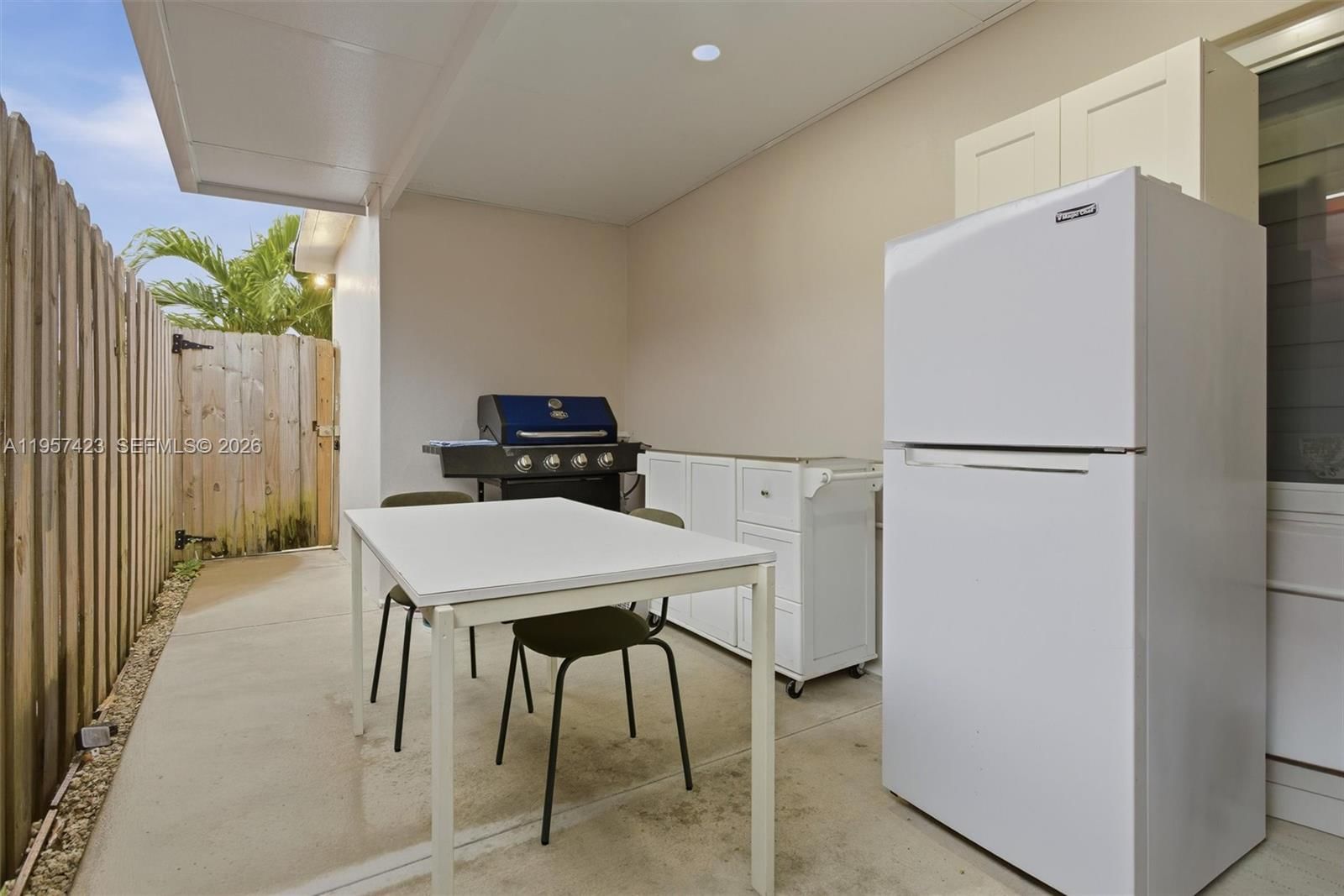 Real estate property located at 941 16th Pl, Miami-dade, Sun-tan Village Sec 2, Hialeah, FL