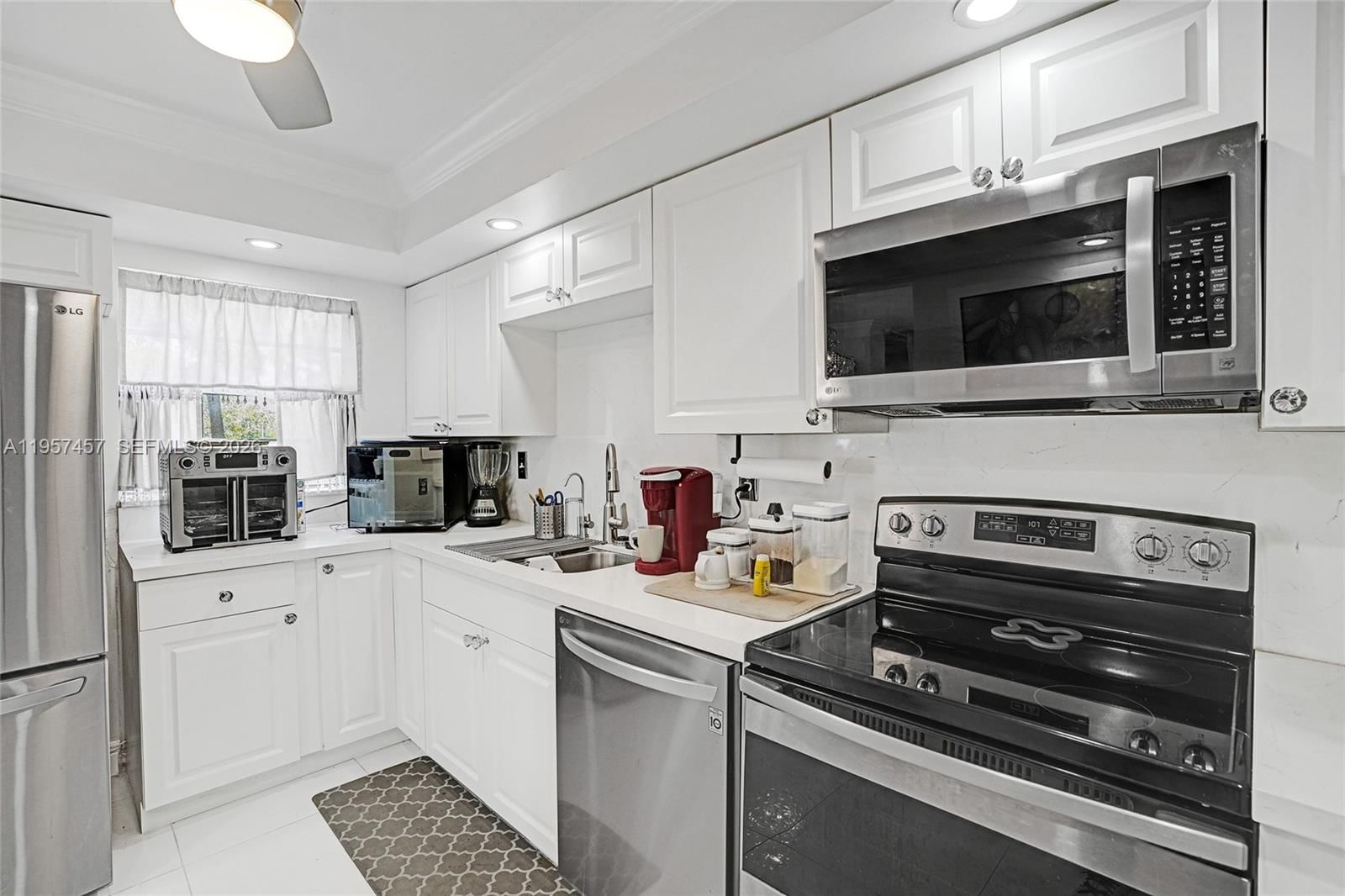 Real estate property located at 1400 Saint Charles Pl #204, Broward, Park Place Condominium No, Pembroke Pines, FL