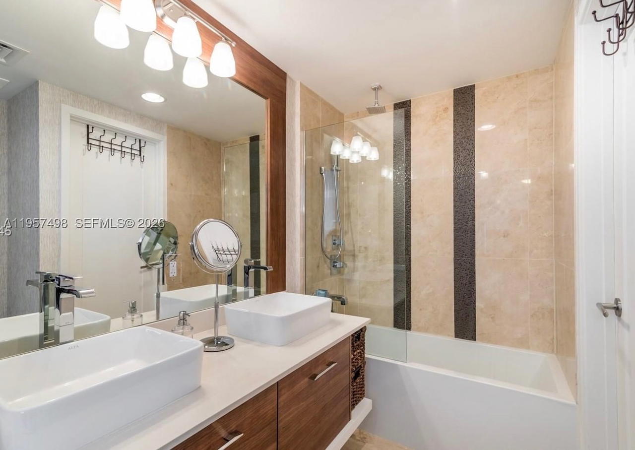 Real estate property located at 601 27TH ST #1706, Miami-dade, The Crimson Condominium, Miami, FL