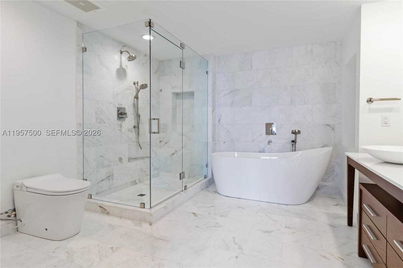 Real estate property located at 495 Brickell Ave #2303, Miami-dade, Icon Brickell No Two, Miami, FL