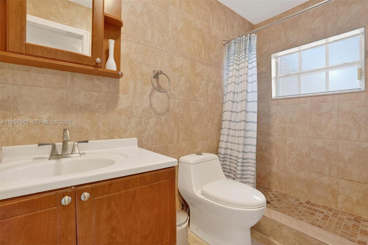 Real estate property located at 3427 196th Ln, Miami-dade, Leslie Estates Sec 12, Miami Gardens, FL