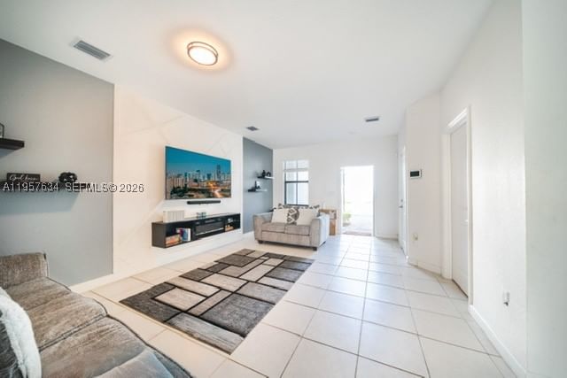 Real estate property located at 492 203rd Ter, Miami-dade, Vista Lago, Miami Gardens, FL