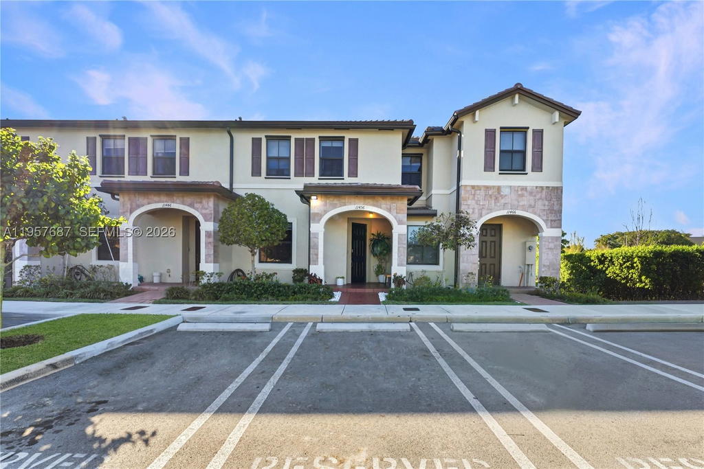 Real estate property located at 11456 33rd Way, Miami-dade, Aquabella North, Hialeah, FL
