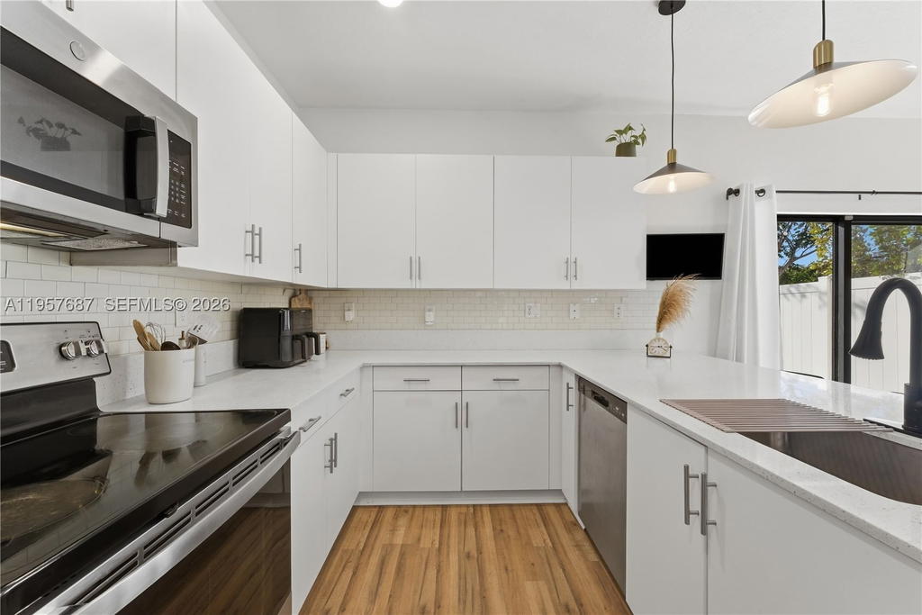 Real estate property located at 11456 33rd Way, Miami-dade, Aquabella North, Hialeah, FL