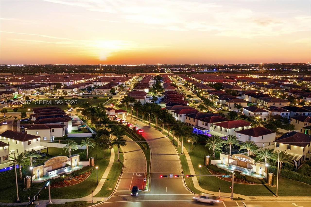 Real estate property located at 11456 33rd Way, Miami-dade, Aquabella North, Hialeah, FL