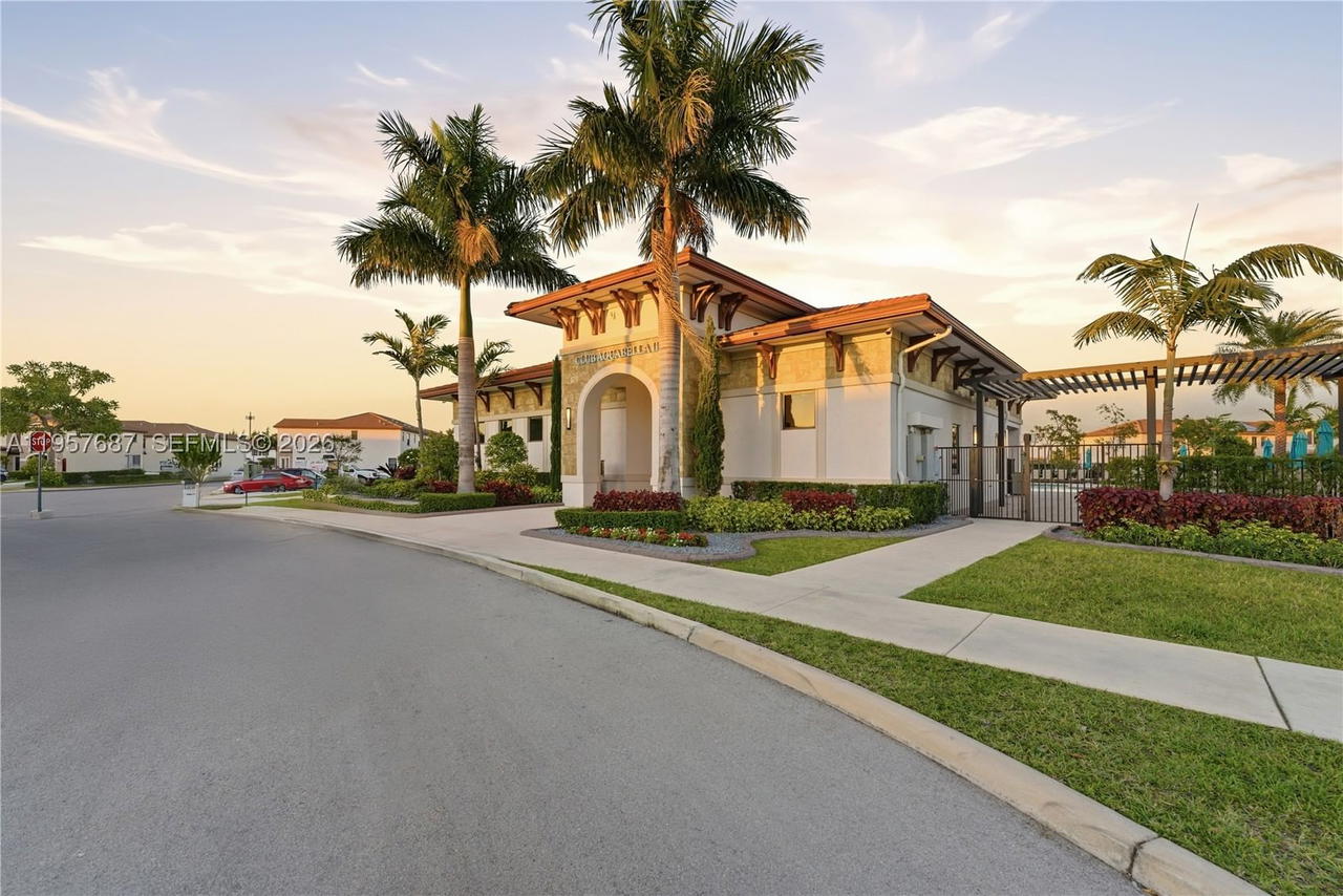 Real estate property located at 11456 33rd Way, Miami-dade, Aquabella North, Hialeah, FL