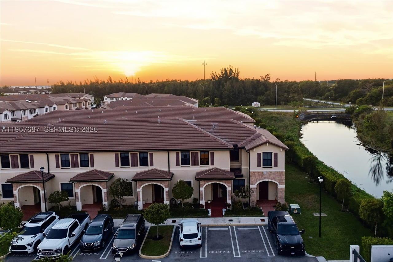 Real estate property located at 11456 33rd Way, Miami-dade, Aquabella North, Hialeah, FL