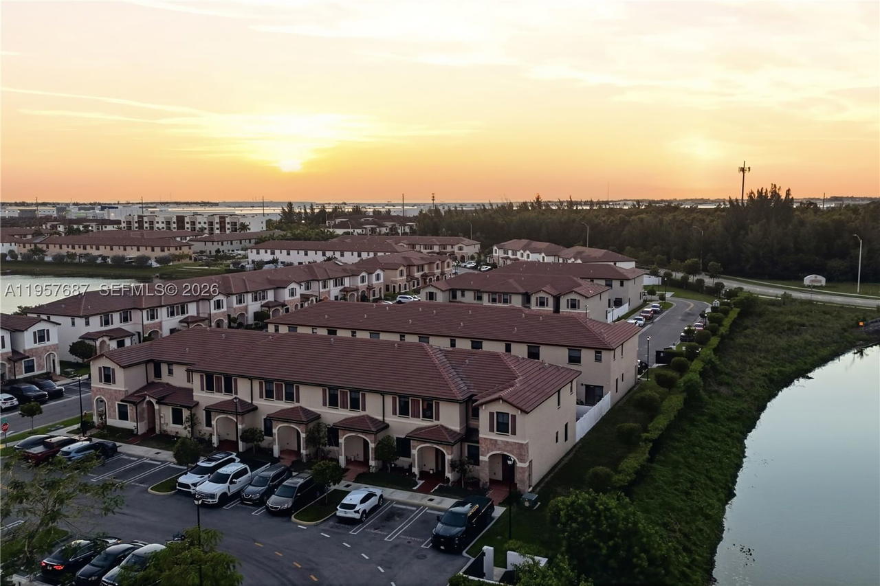 Real estate property located at 11456 33rd Way, Miami-dade, Aquabella North, Hialeah, FL