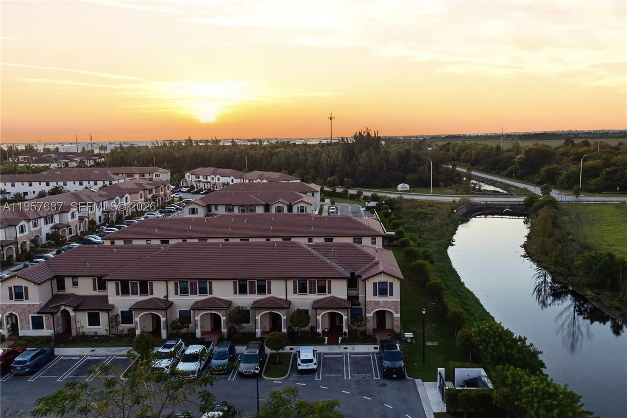 Real estate property located at 11456 33rd Way, Miami-dade, Aquabella North, Hialeah, FL