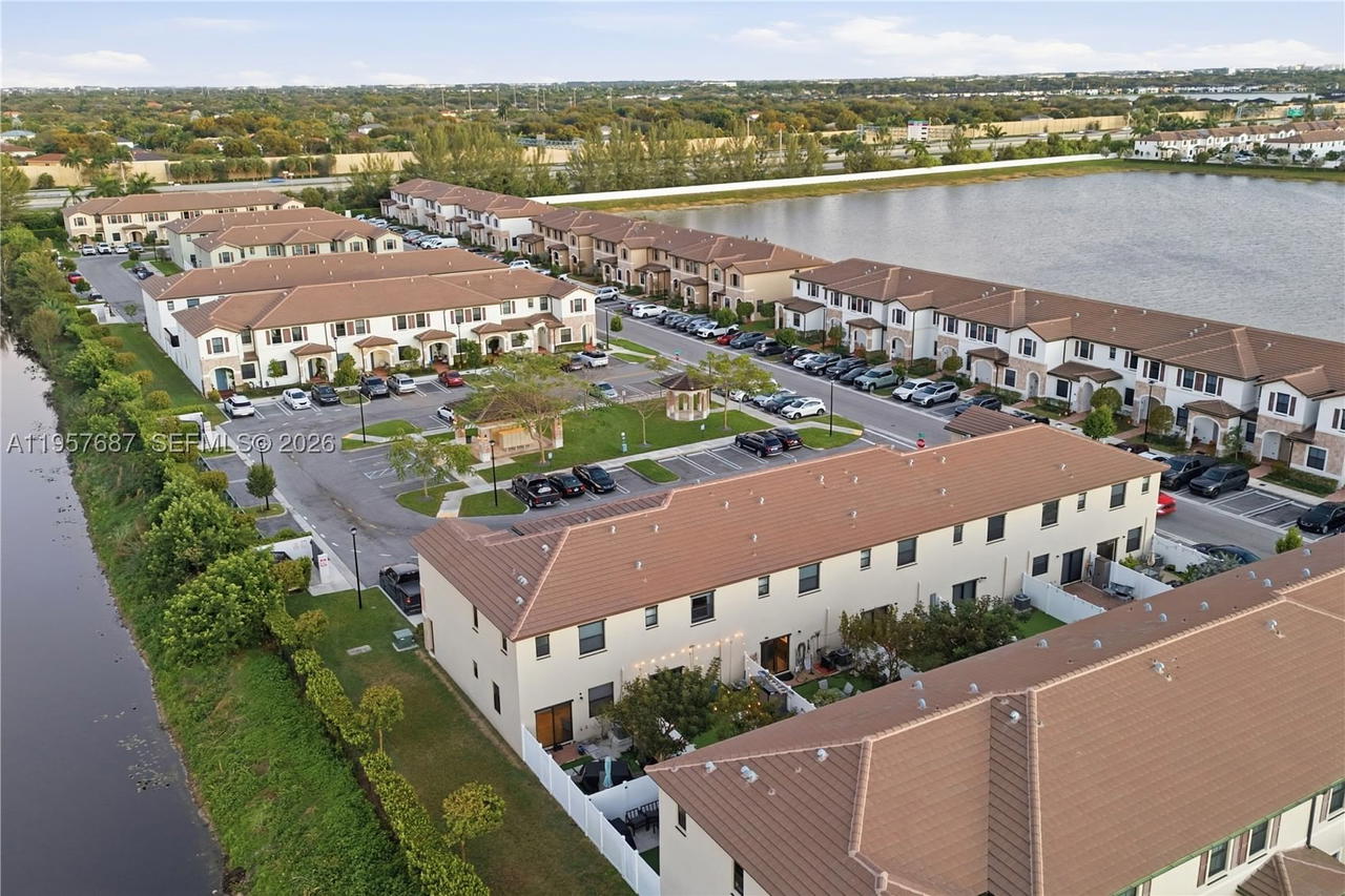 Real estate property located at 11456 33rd Way, Miami-dade, Aquabella North, Hialeah, FL