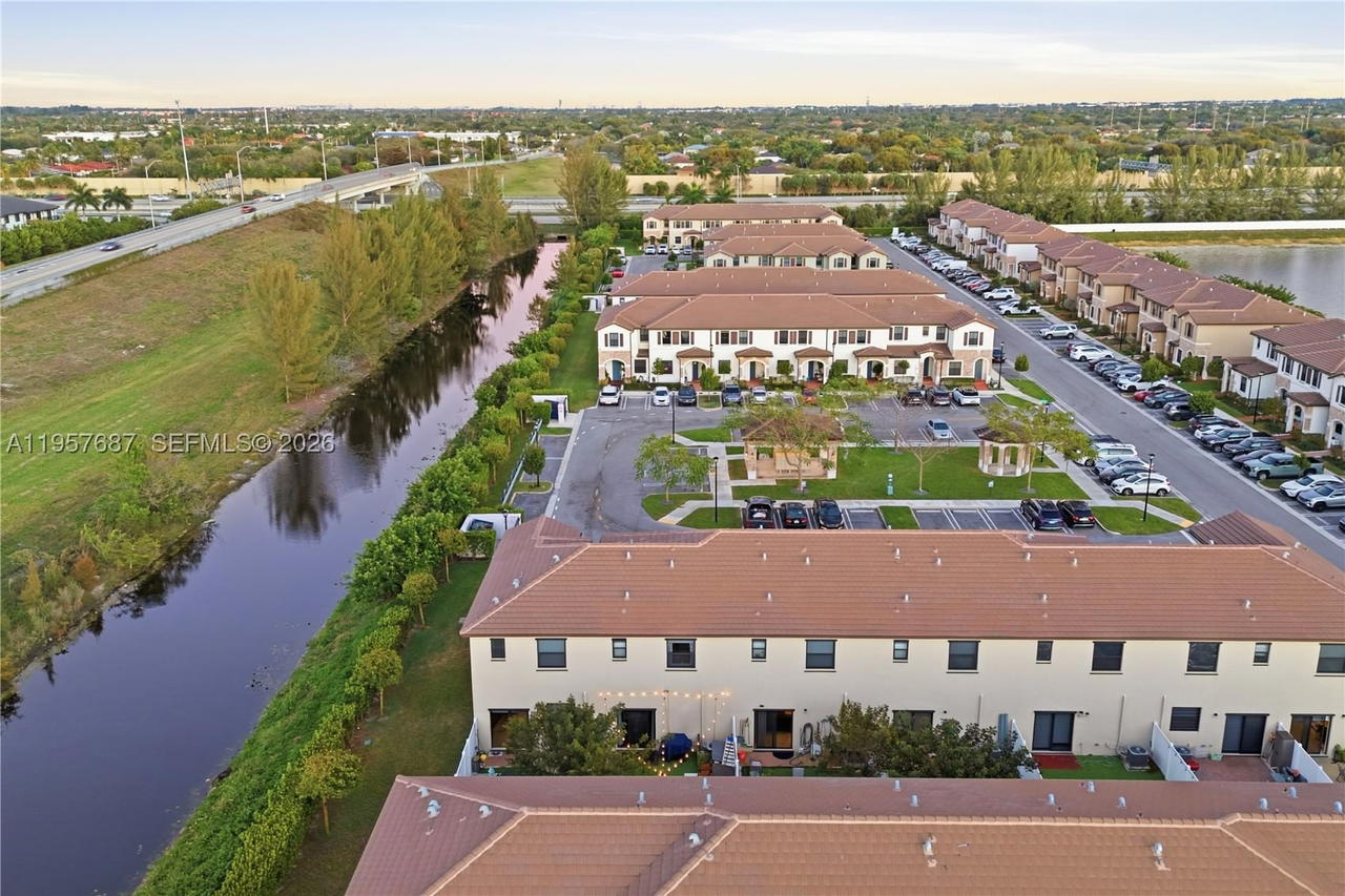 Real estate property located at 11456 33rd Way, Miami-dade, Aquabella North, Hialeah, FL