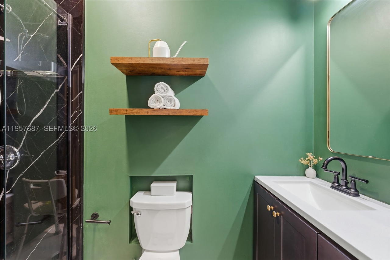 Real estate property located at 11456 33rd Way, Miami-dade, Aquabella North, Hialeah, FL