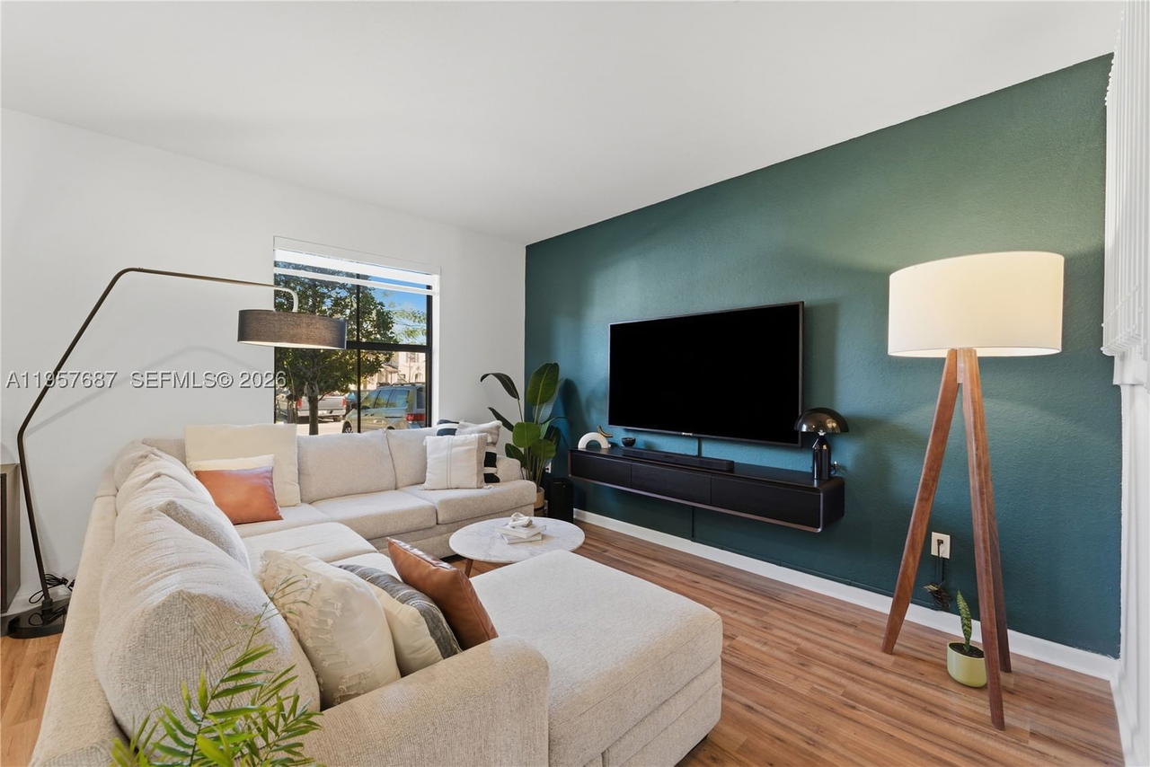Real estate property located at 11456 33rd Way, Miami-dade, Aquabella North, Hialeah, FL
