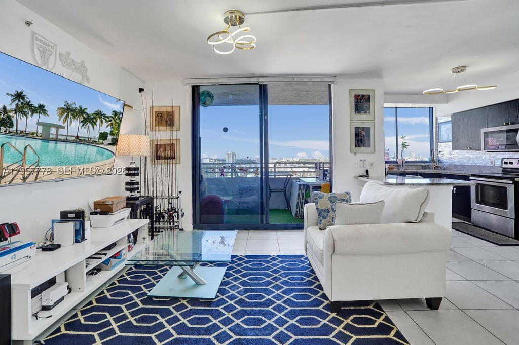 Real estate property located at 1330 West Ave #1811, Miami-dade, The Waverly At South Beac, Miami Beach, FL