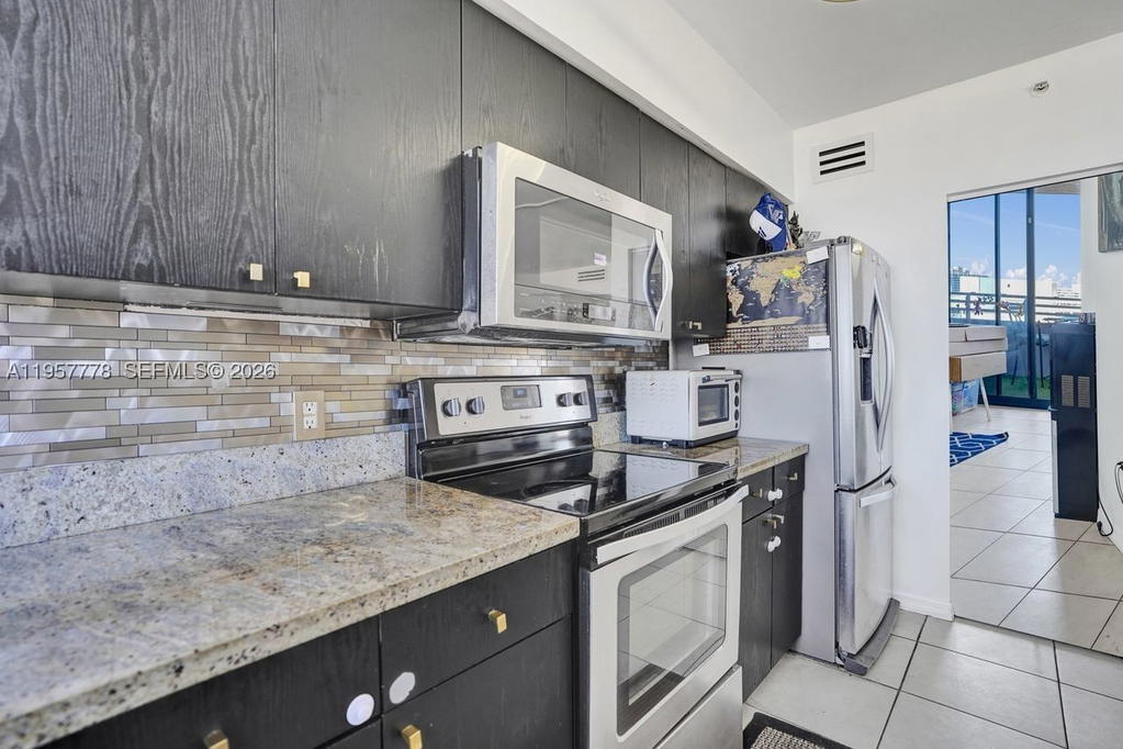 Real estate property located at 1330 West Ave #1811, Miami-dade, The Waverly At South Beac, Miami Beach, FL