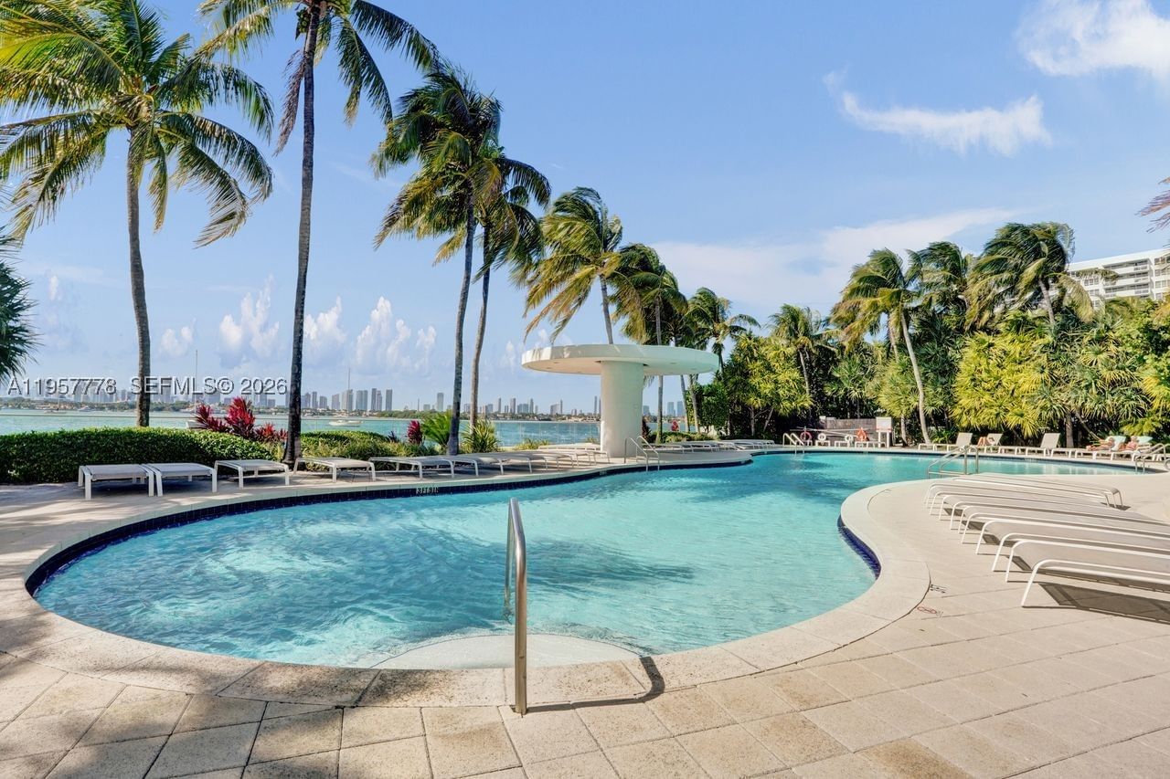 Real estate property located at 1330 West Ave #1811, Miami-dade, The Waverly At South Beac, Miami Beach, FL