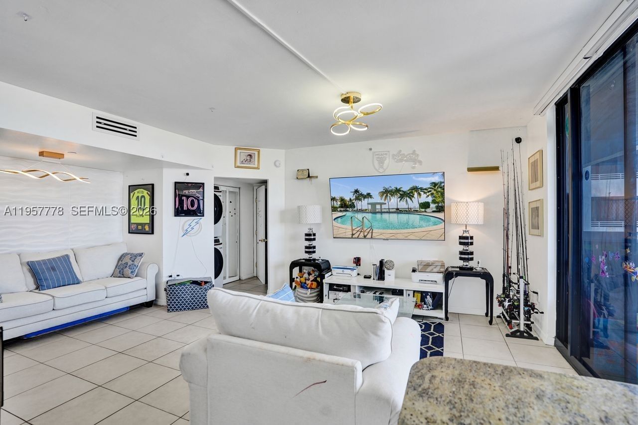 Real estate property located at 1330 West Ave #1811, Miami-dade, The Waverly At South Beac, Miami Beach, FL