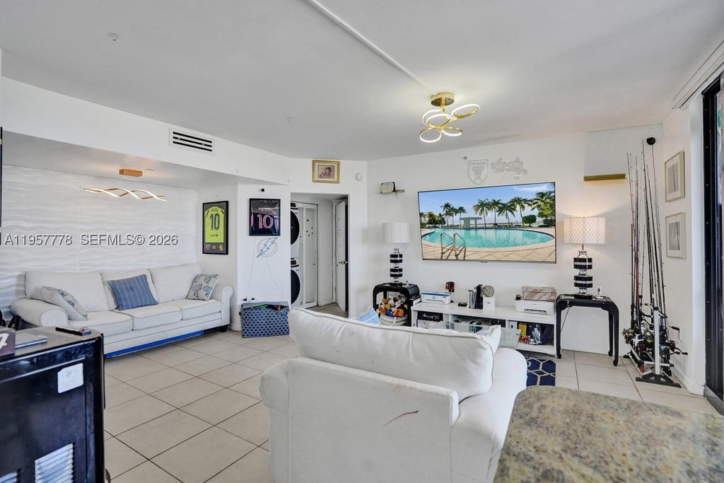 Real estate property located at 1330 West Ave #1811, Miami-dade, The Waverly At South Beac, Miami Beach, FL