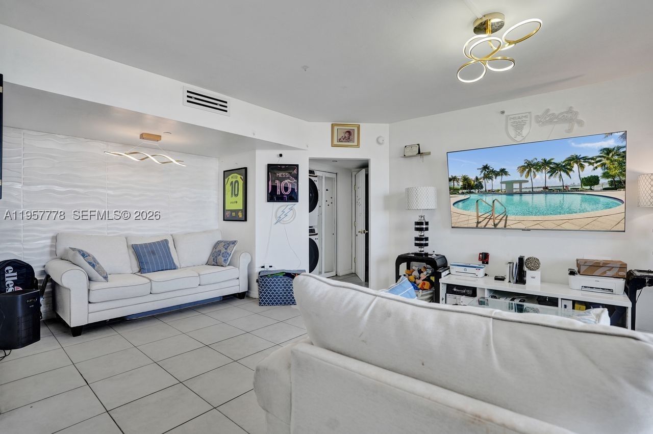 Real estate property located at 1330 West Ave #1811, Miami-dade, The Waverly At South Beac, Miami Beach, FL