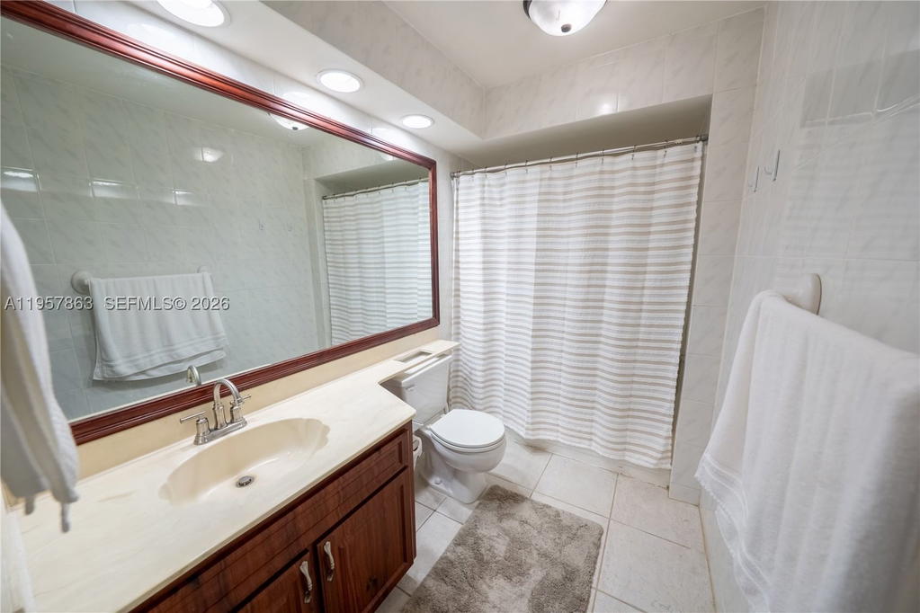 Real estate property located at 15552 48th St, Miami-dade, Lakes Of The Meadow Sec 4, Miami, FL