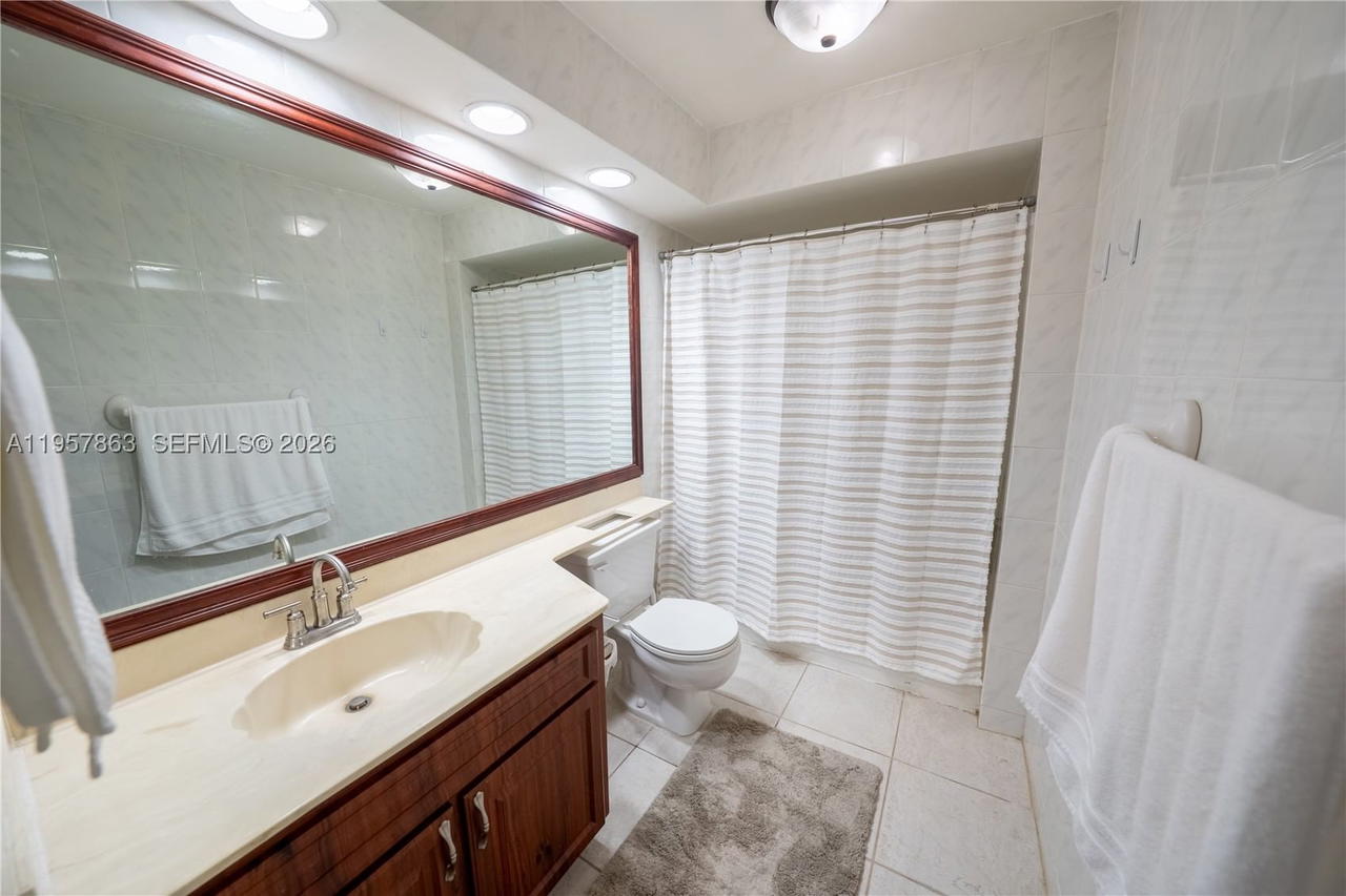 Real estate property located at 15552 48th St, Miami-dade, Lakes Of The Meadow Sec 4, Miami, FL