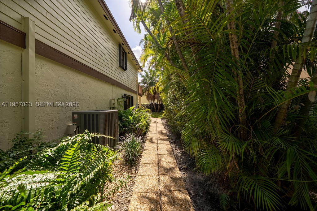 Real estate property located at 15552 48th St, Miami-dade, Lakes Of The Meadow Sec 4, Miami, FL