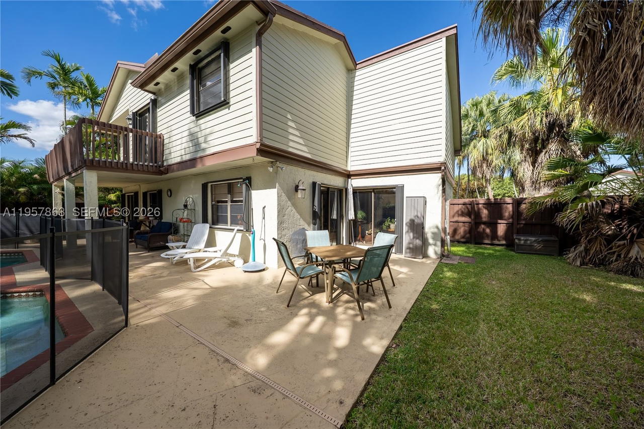 Real estate property located at 15552 48th St, Miami-dade, Lakes Of The Meadow Sec 4, Miami, FL