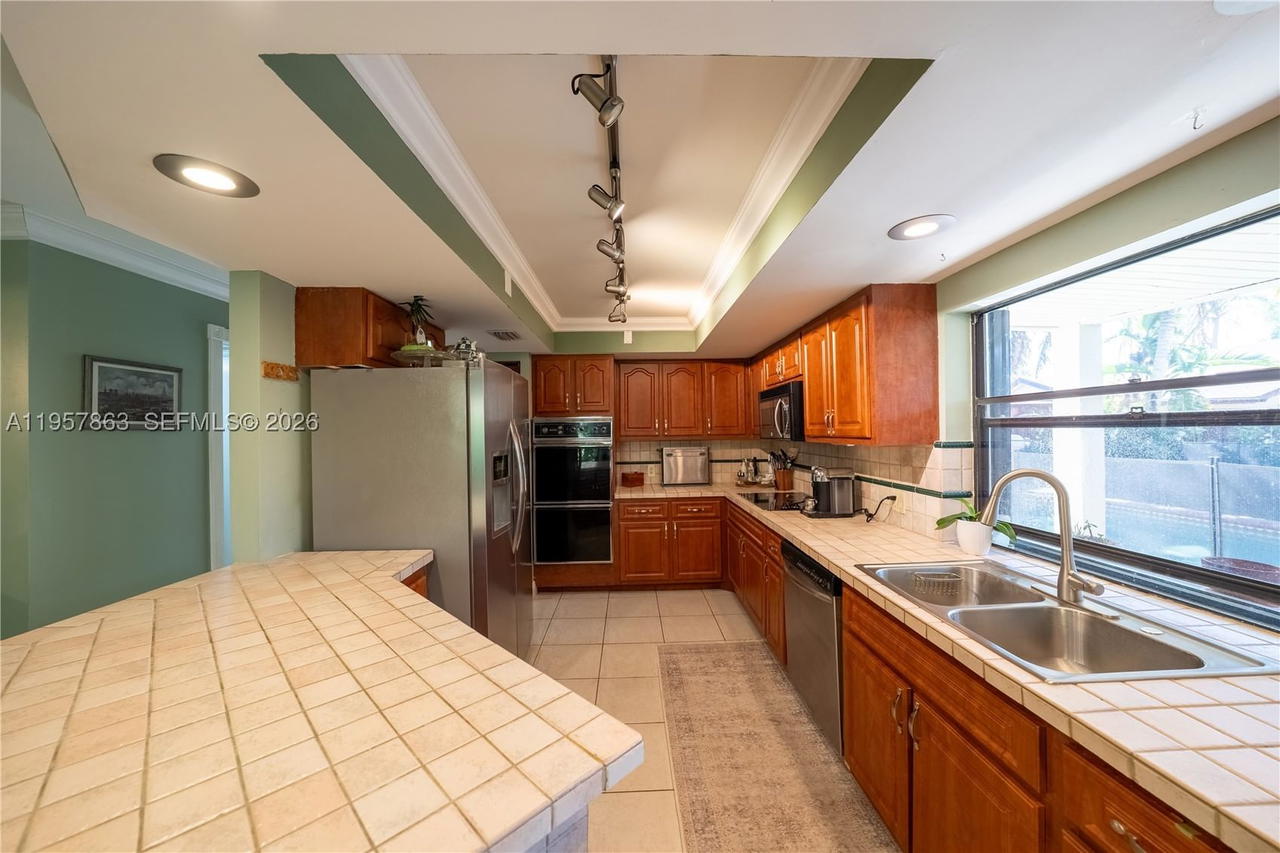 Real estate property located at 15552 48th St, Miami-dade, Lakes Of The Meadow Sec 4, Miami, FL